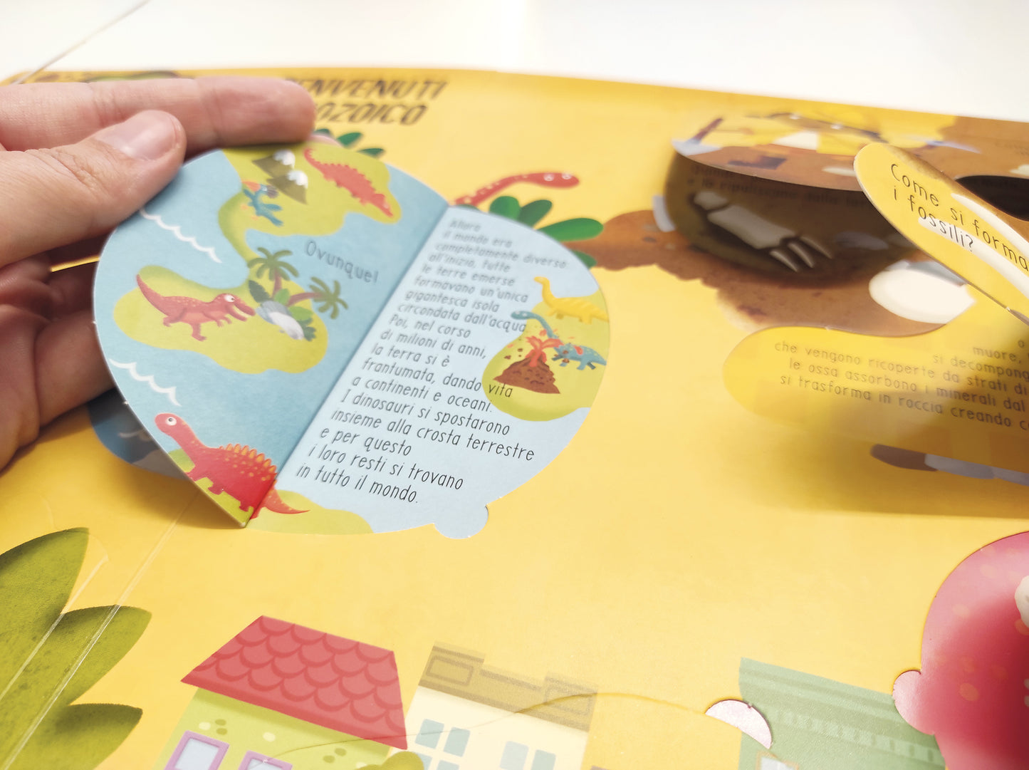 Dinosauri. Solleva le alette e trova le risposte!
