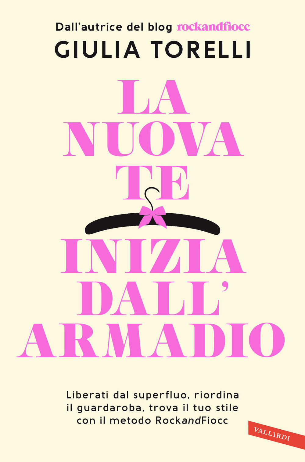 La nuova te inizia dall'armadio. Liberati dal superfluo, riordina il guardaroba, trova il tuo stile con il metodo RockandFiocc.