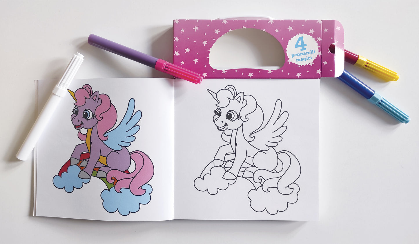 Colora gli unicorni con i pennarelli magici. Unicorni, fate, gnomi, streghe e tanto altro ancora!