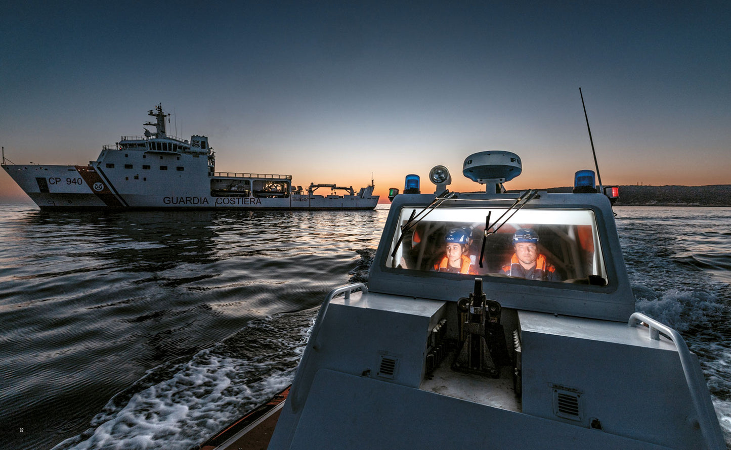 Tra cielo e mare / Between Sky and Sea. Storie e sguardi sulla Guardia Costiera / Stories and Glimpses of the Italian Coast Guard