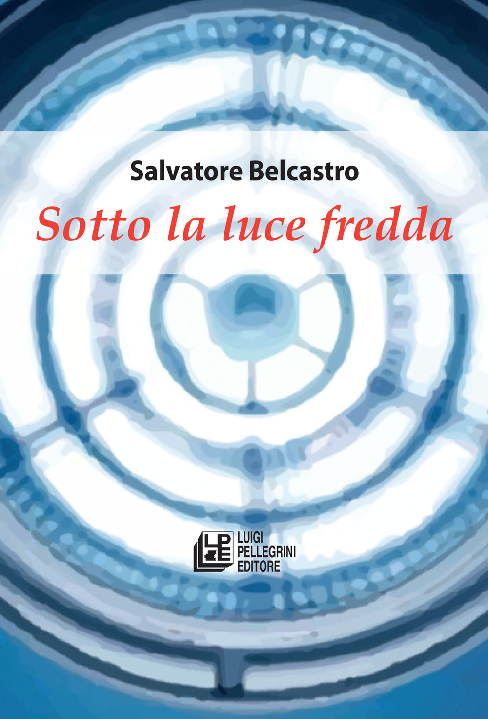 Sotto la luce fredda.