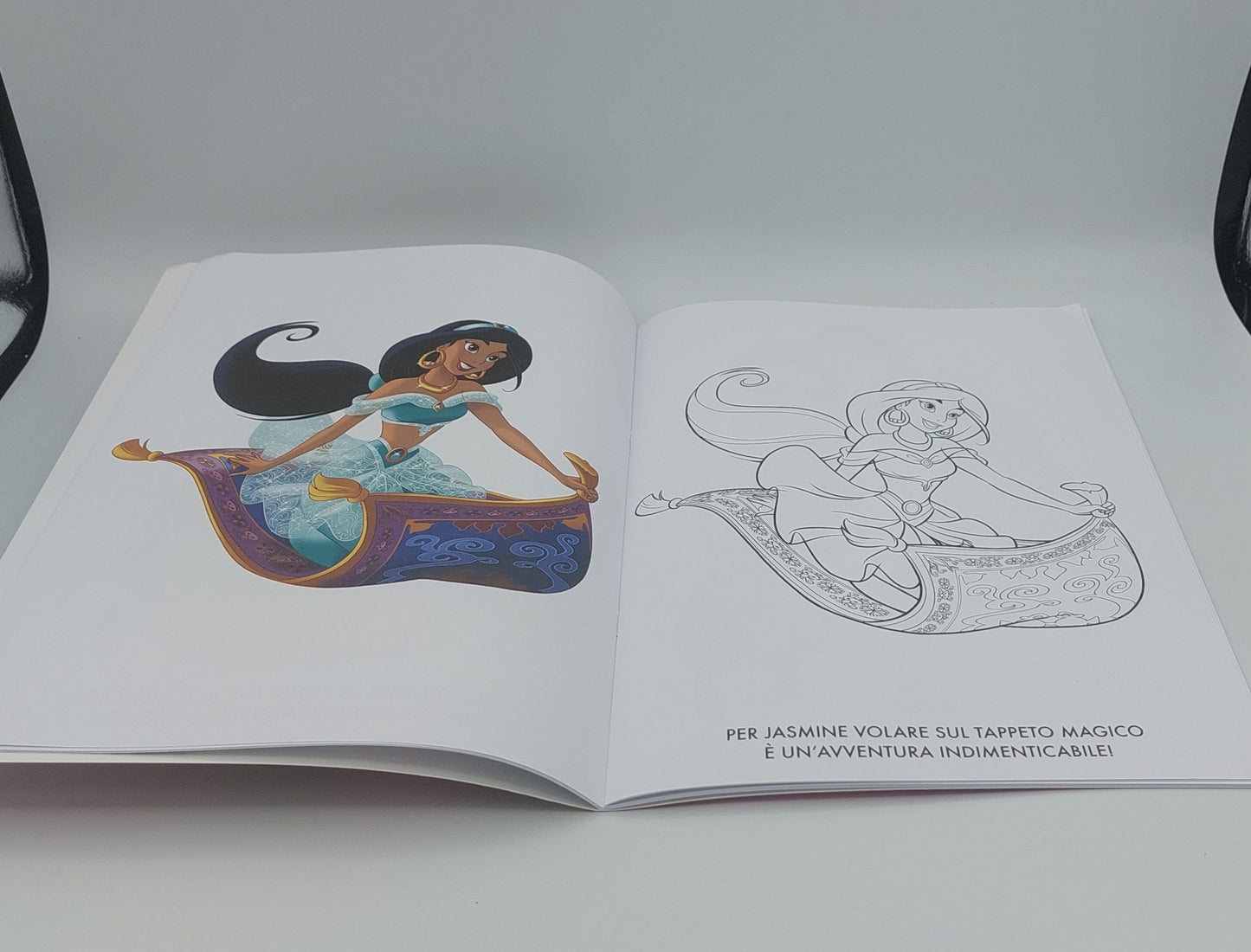 Libro da colorare della principessa afroamericana Disney · Creative Fabrica